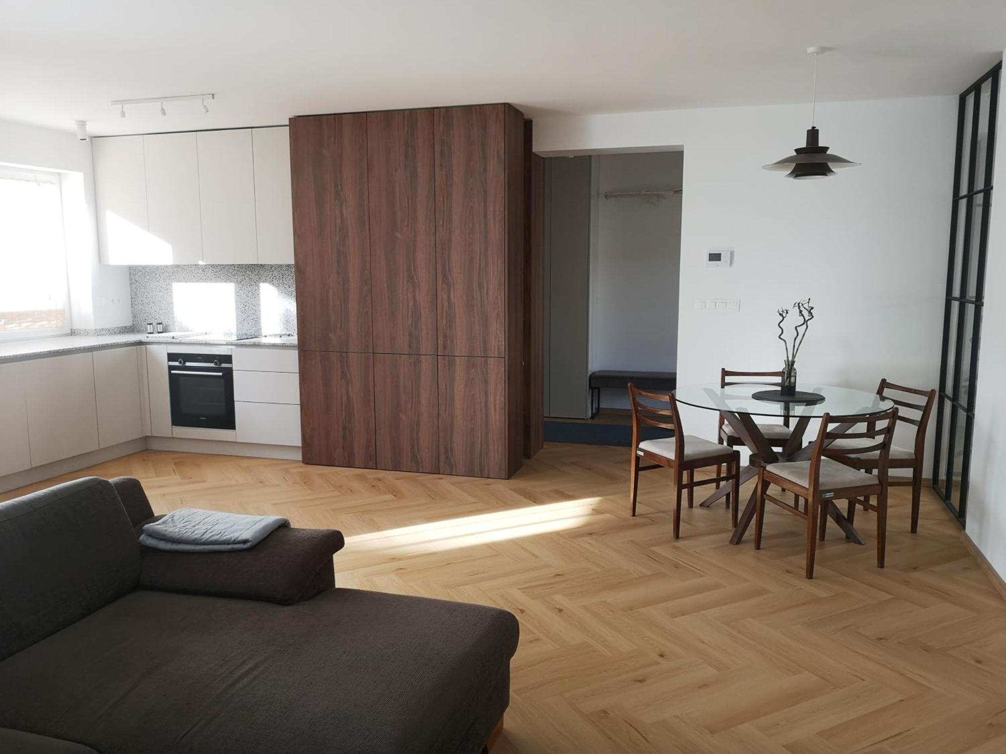Beautiful New Apt In Old Town Near Train Station - Free Parking Bratislava Ngoại thất bức ảnh